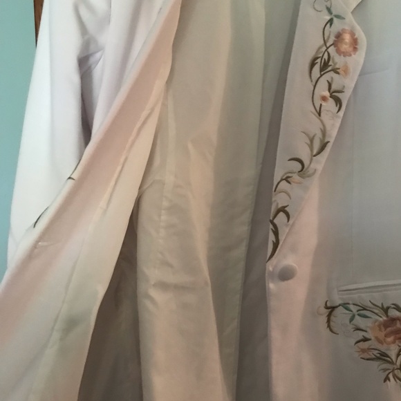 Executive Collection White Suit with Jacket and matching skirt, peach embroidery - Picture 3 of 8